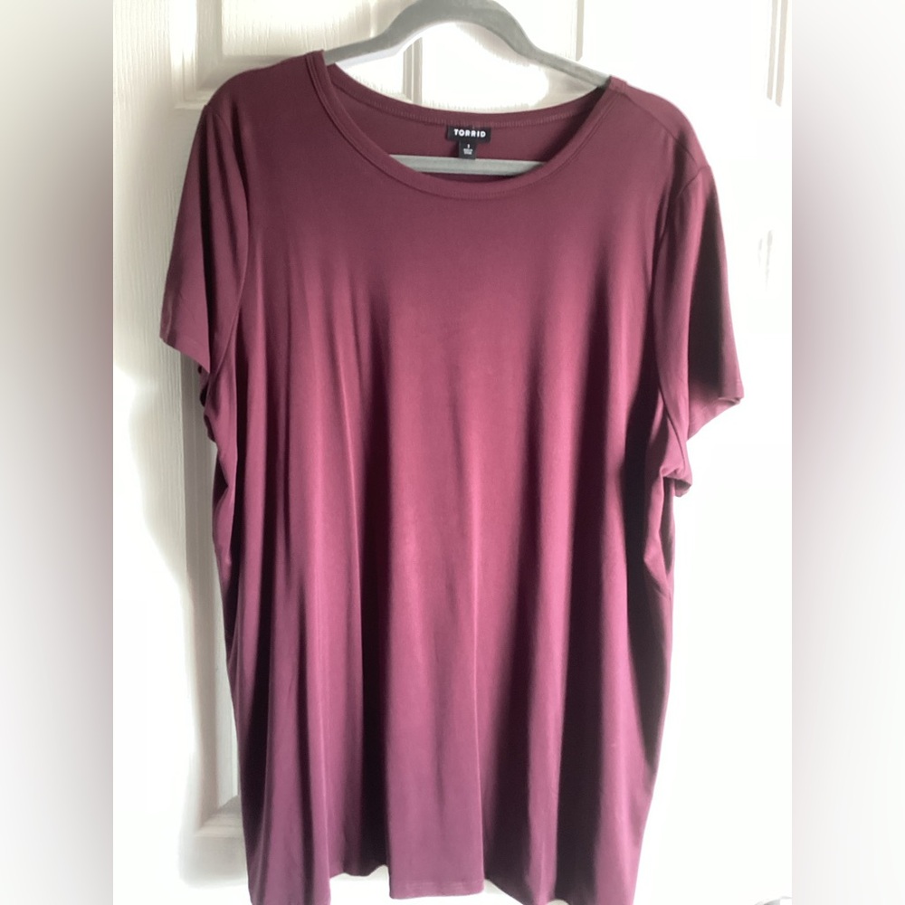 Torrid Women's sz1 plum tee